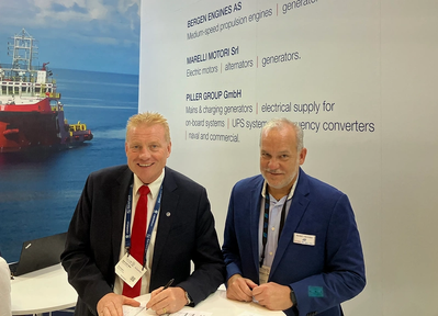Jon Erik Røv, Director General del grupo Bergen Engines, junto con Randall Nunmaker, Director de Ventas y Marketing de MSHS en la exposición marítima SMM en Hamburgo el martes 6 de septiembre (Foto: MSHS).