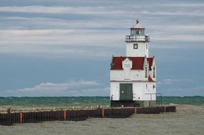 Kewaunee Pierhead Lighthouse (© Hank Erdmann / Adobe Stock photo)