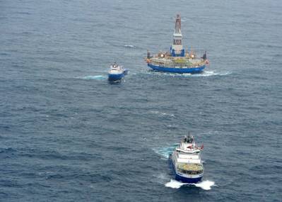 'Kulluk' & Tugboats: Photo credit USCG