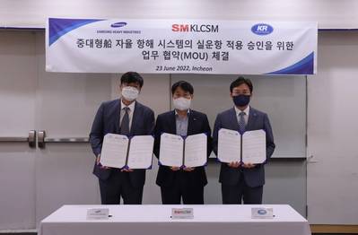 YEON Kyujin, KR’s Head of Plan Approval Center (right), KWON Ohgil, KLCSM’s Managing Director (center), and KIM Hyunjo, SHI’s Director of Marine Shipbuilding Research Center (left) at the MOU signing ceremony at this year’s Korea Ocean Expo in Incheon, Korea. (Photo: KR)