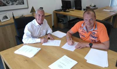 (L- R) Mr. Jos van Woerkum Managing Director of Damen Shipyards Hardinxveld, Mr. Willem-Harm Mastenbroek Owner and Managing Director of V.O.F. Sleepboot ISA from Wijk bij Duurstede. (Photo: Damen Shipyards)