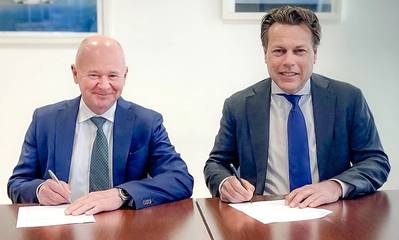 L to R: Micael Johansson, CEO of Saab, and Arnout Damen, CEO of Damen Shipyards (Credit: Damen)