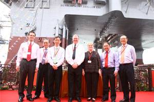 Lady Sponsor Mrs Lyn Thierens (third from right), spouse of Mr Harry Thierens (centre), Gulf of Mexico Drilling & Completions Wells Director of BP, is accompanied by (from left) Mr Rob Saltiel, Executive VP (Performance) of Transocean, Mr Teo Soon Hoe, Group Finance Director of Keppel Corporation, Guest-of-Honour Mr Peter Ong, Permanent Secretary of the Ministry of Trade and Industry, Mr Tong Chong Heong, CEO of Keppel O&M and Mr Choo Chiau Beng, CEO of Keppel Corporation.