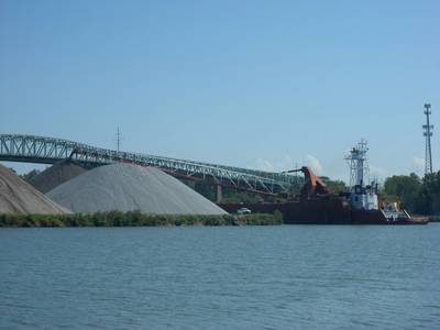 Tug Laura L. VanEnkevort; barge Joe Thompson. Image courtesy LCA
