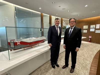 (Left) Ben Palmer, President, Inmarsat Maritime, and Yukikazu Myochin, President & CEO, “K” LINE. Image courtesy Inmarsat