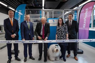 Left to right: Ambassador Karel van Oosterom, Embassy of the Kingdom of the Netherlands; Thierry Vanlancker, CEO of AkzoNobel; Lord Grimstone, UK Minister for Investment; Fiona McLachlan, Technical Director Color, AkzoNobel; Roger Jakeman, Director – Technical and Product Management, AkzoNobel. (Photo: AkzoNobel)
