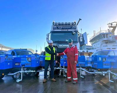 Left to right: Gary Norrie, Project Manager at Dales Marine with Graeme Chapman – Heavy Haulage Specialist, MB Plant, Peterhead. (Photo: Dales Marine Services)