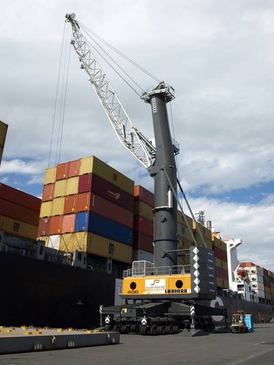 LHM 550 mobile harbor crane (Photo: Liebherr)