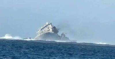 Manawanui listing on the reef, October 6. (Photo: Samoa Fire and Emergency Services Authority)