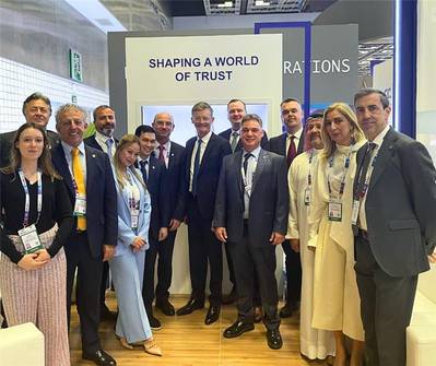 Matthieu de Tugny, Executive Vice President, Industrials & Commodities, with members of the Bureau Veritas team. © Bureau Veritas Marine & Offshore