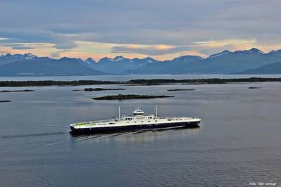 MF Fannefjord is one of the Fjord1 ferries that will use an autonomous charging solution from Zinus. (Photo: Geir Løvbugt / Fjord1)