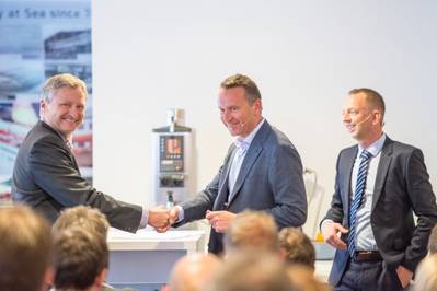 Morten Blix (Herkules) shaking hands with Herbert Ortner (CEO,Palfinger) and Styrk Bekkenes (CEO, Harding Safety) in the background (Photo: Harding Group)