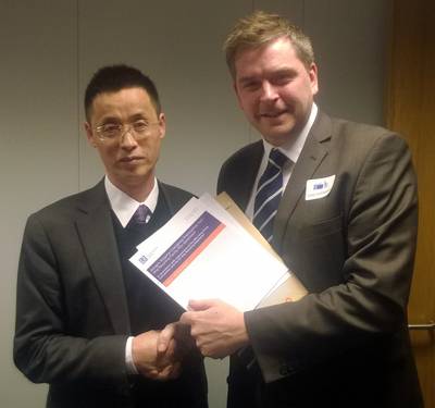 Mr Li Hongwei (left) with LR’s Jim Heath