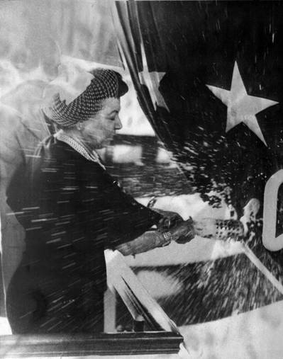 Mrs. R. Anderson christens the George Washington (SSBN-598) at Electric Boat Division of General Dynamics on June 9, 1959 (Photo: Vallejo Naval & Historical Museum)