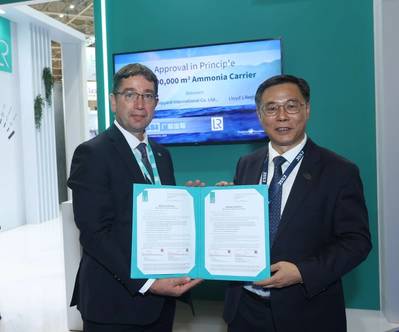 Nick Brown, LR CEO and Chen Ji, Chairman of GSI at the JDP ceremony during Posidonia 2024 (Photo: LR)