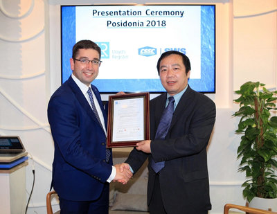Nick Brown presenting the AiP to Dr Chen Gang at Posidonia  (Photo: Lloyd's Register) 
