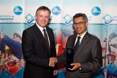 Conference chair Gordon Ballard presents the award for OPITO Training Provider of the Year to MSTS/Falck Safety Services Malaysia.