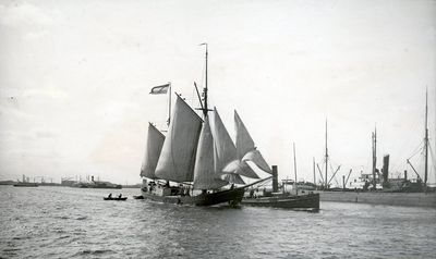 Original photo of De Tukker (than named Harle Tief), after launch in 1912 on Nieuwe Waterweg near Maassluis, Netherlands. (Photo: EcoClipper)