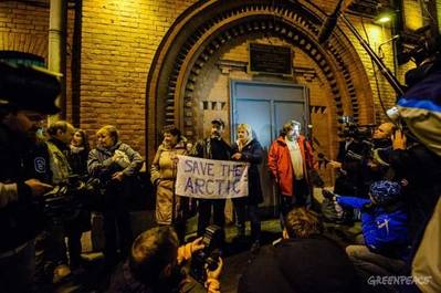 Outside Russian detention building: Photo credit Greenpeace