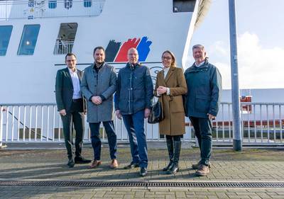 Picture showing from the left: Jan Meyer (AG EMS), Stefan Beekhuis (AG EMS), Niclas Blomström (Hogia), Maria Åkersten (Hogia), Claus Hirsch (AG EMS). Image courtesy AG EMS