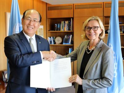 Päivi Luostarinen handed over the country’s instrument of acceptance to the Ballast Water Management Convention to Kitack Lim on Thursday, September 8, 2016.