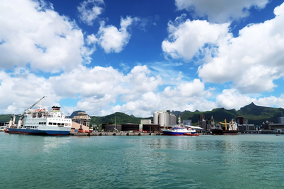 Port Louis, Mauritius (Photo: HullWiper)