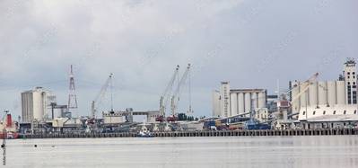 Port of Bordeaux (c) helenedevun / Adobestock