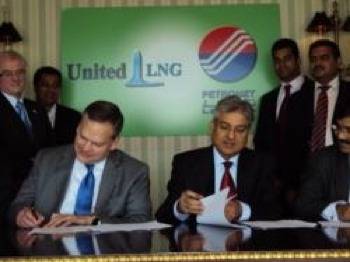 Principals Sign the Agreement: Photo credit United LNG