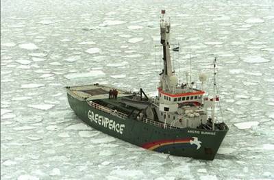 Arctic Sunrise (Photo: Jeremy Sutton-Hibbert / Greenpeace)