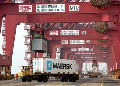 Reefer container handling: Photo courtesy of MCI