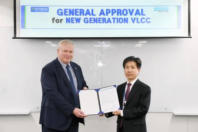 DNV GL Regional Manager for Korea & Japan, Vidar Dolonen, presents the GASA certificate to Seung Ho Jeon, Executive Vice President of HHI, in Seoul. (Photo: DNV GL)