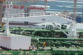 MacGREGOR 20-tonne capacity hose-handling crane