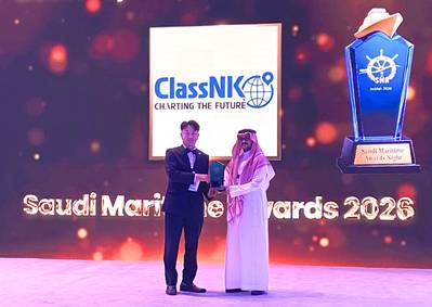 Right: Engr. Sultan Alghamdi, Director of International Organizations and Agreements Affairs, Transport General Authority of Saudi Arabia. Left: Mr. Yoichi Iga, Regional Manager, Middle East & South Asia, ClassNK. © ClassNK
