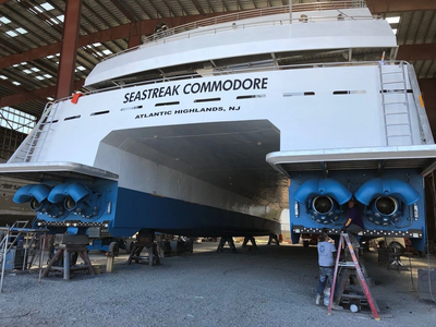 
Seastreak stern view (Photo: Humpree)