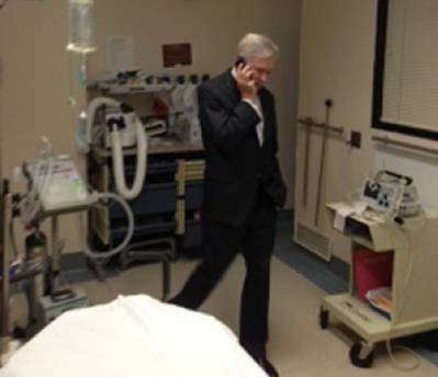 SECNAV at the hospital calls Obama: Photo courtesy of USN