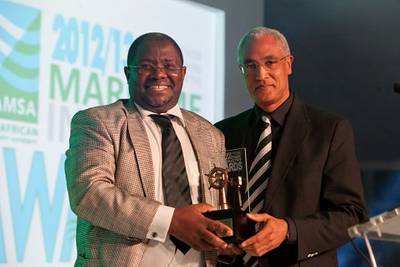 Seen in the photo from left to right are Chris Magagula Managing Director at Wabona Group and Paul Maclons Managing Director at Smit Amandla Marine. Wabona Group was a proud recipient of the 2012/2013 Maritime Industry New Comer Award presented by Smit Amandla Marine at an awards ceremony in Cape Town. (Photo: Wabona)