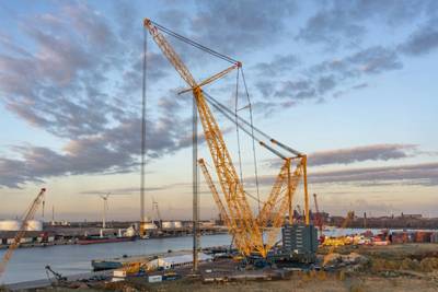 SGC-250, the Sarens’ giant crane nicknamed Big Carl by the Port of Ghent (Credit: Sarens)