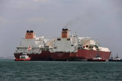 Ship to ship LNG transfer: Photo courtesy of Qatargas