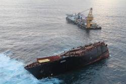 Rena Shipwreck, Svitzer Salvage Vessel: Photo credit Maritime New Zealand