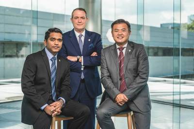 Ashish Anilan (left) - Sustainability Leader, in BV’s Southeast Asia Zone; David Barrow (standing) - Vice President, Marine & Offshore, South Asia Zone; Koh Shu Yong (right) - Director of iCARE (Photo: Bureau Veritas)