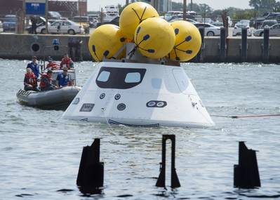 Spacecraft Orion recovery trial: Photo courtesy of USN