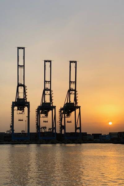 Sunset at Ain Sokhna Port at Suez Gulf in Egypt - ©bleung/AdobeStock