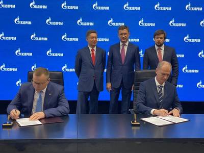 The agreements were signed at the 24th St. Petersburg International Economic Forum by Igor Tonkovidov, President and CEO of Sovcomflot, and Roman Dashkov, CEO of Sakhalin Energy, in the presence of Alexander Novak, Deputy Prime Minister of Russia, Pavel Sorokin, Russia’s Deputy Minister of Energy, and Alexey Miller, Chairman of the Management Committee of Gazprom. (Photo: PAO Sovcomflot)