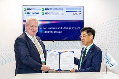 The AIP awarding ceremony. From left: Vidar Dolonen, Regional Manager of DNV Korea and Japan and Ki-Dong Lee, CEO of HD Hyundai Marine Solution (Photo: DNV)