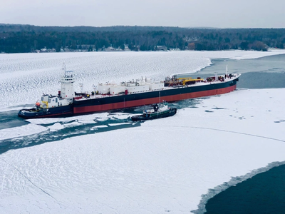 The ATB, tug RONNIE MURPH and barge KIRBY 155-03, departs Fincantieri Bay Shipbuilding in Sturgeon Bay, Wisconsin. (Photo: Fincantieri)