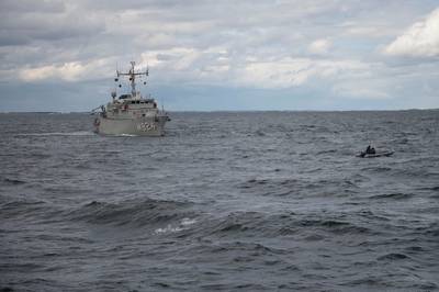 The Belgian mine hunter Primula (M924) conducts a diver exercise during BALTOPS 2016. BALTOPS is an annual recurring multinational exercise designed to improve interoperability, enhance flexibility and demonstrate the resolve of allied and partner nations to defend the Baltic region. (U.S. Navy Photo by Mass Communication Specialist Seaman Alyssa Weeks )