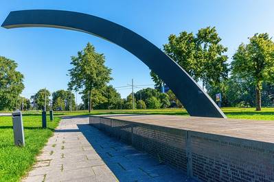 The Broken Line Monument in Tallinn, Estonia to rememer the victims of the Ferry disaster in 1994 (© Karl Allen Lugmayer / Adobe Stock)