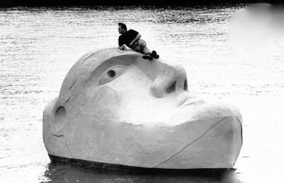 The Floating Head, a sculpture created by artist Richard Groom, as the centrepiece for Glasgow’s 1988 Garden Festival, has been lovingly restored over the past six months, and is now on public display at Canting Basin at Govan Docks, adjacent to Glasgow Science Centre, for the next four weeks. Pictured is Richard Groom on Floating Head on the Clyde. Photo courtesy AMS