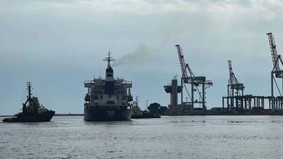 The handysize bulk carrier Razoni sails from the port of Odesa following the authorization of the Joint Coordination Centre (JCC), established under the Black Sea Grain Initiative. (© OCHA / Saviano Abreu)