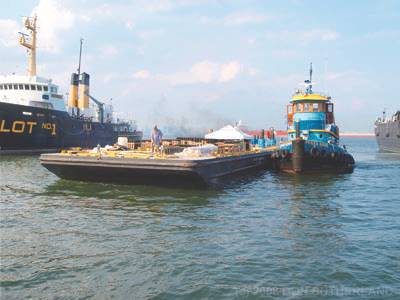 The Jenny Anne, the largest tug in Island Towing and Salvage's fleet, enters Reynolds Shipyard with a fireworks barge. You can see why getting into push gear, with a second barge in the middle, had to be done out in the Narrows. (Photo: Don Sutherland)